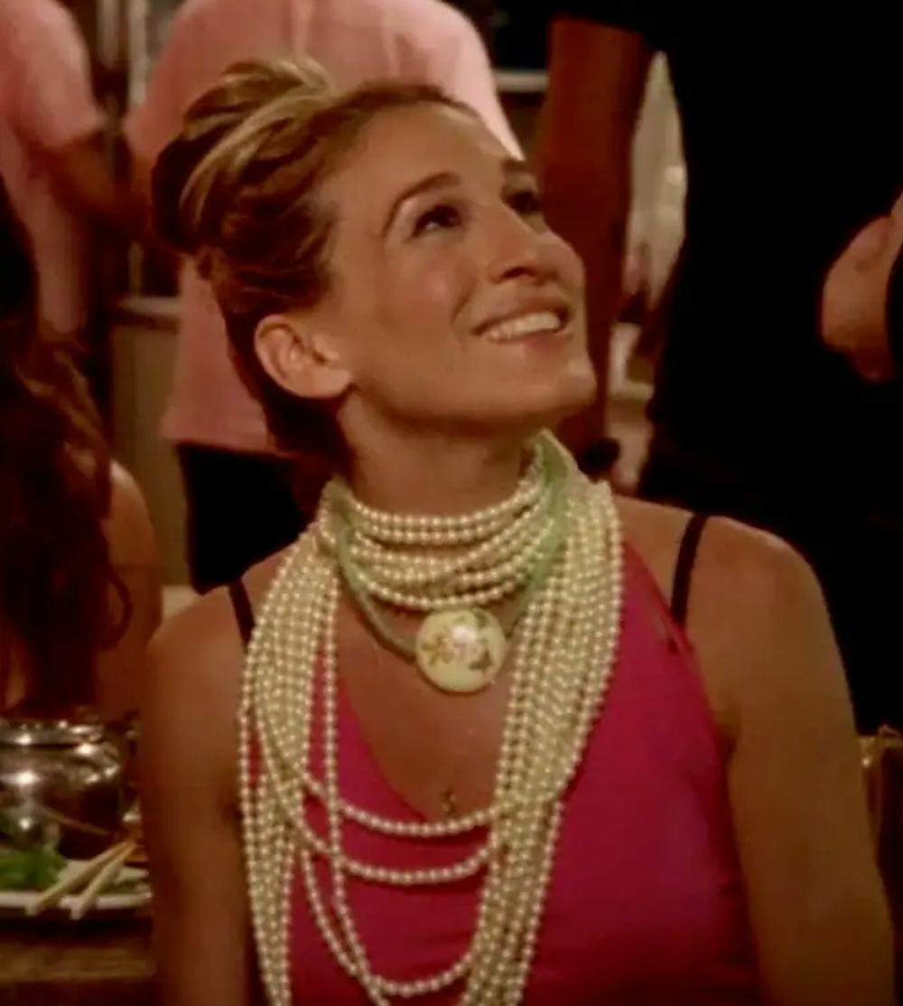 Carrie deals bradshaw collar