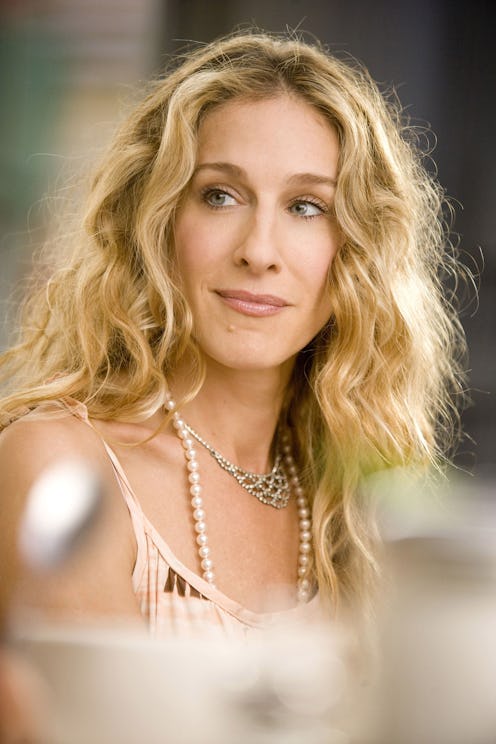 carrie bradshaw pearl necklace