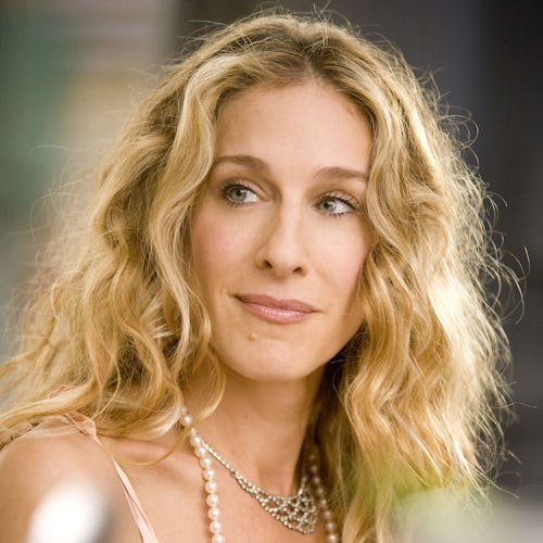 carrie bradshaw pearl necklace