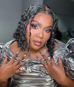 Lizzo silver nails wet curls look