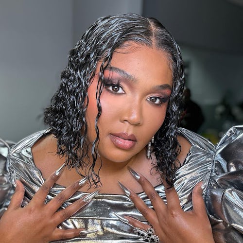 Lizzo silver nails wet curls look