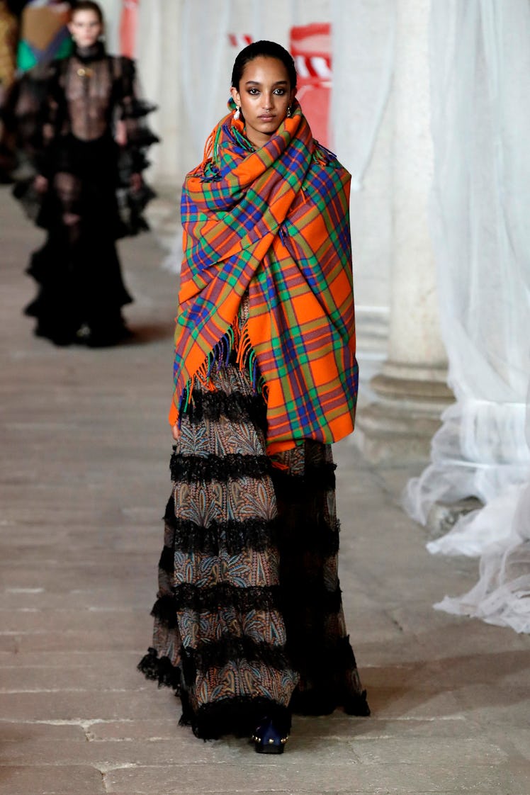 A model walks the runway at the Etro fashion show during the Milan Fashion Week Womenswear Fall/Wint...