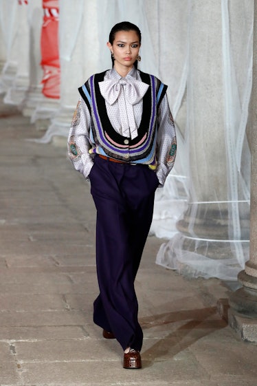 A model walks the runway at the Etro fashion show during the Milan Fashion Week Womenswear Fall/Wint...