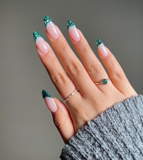 Dreaming about green nails? From dark green French tips like these to pretty mint green nail art, he...
