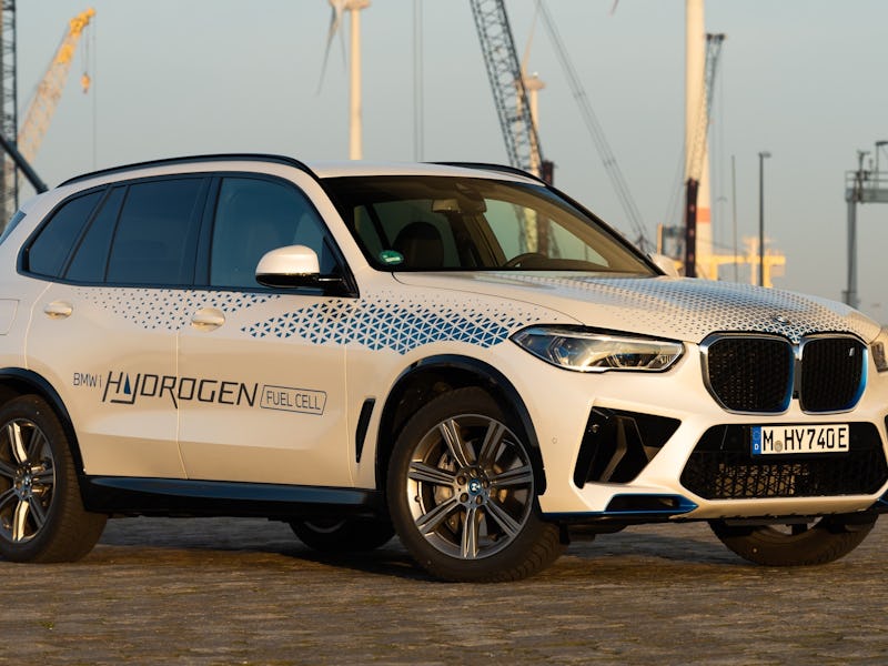 BMW iX5 hydrogen SUV