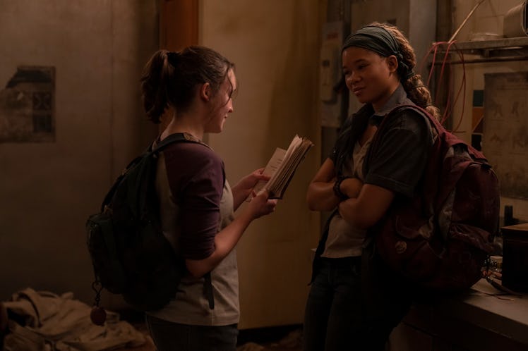 Ellie (Bella Ramsey) reads to Riley (Storm Reid) in The Last of Us Episode 7
