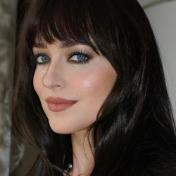 Dakota Johnson smoky eye makeup Milan Fashion Week FW23