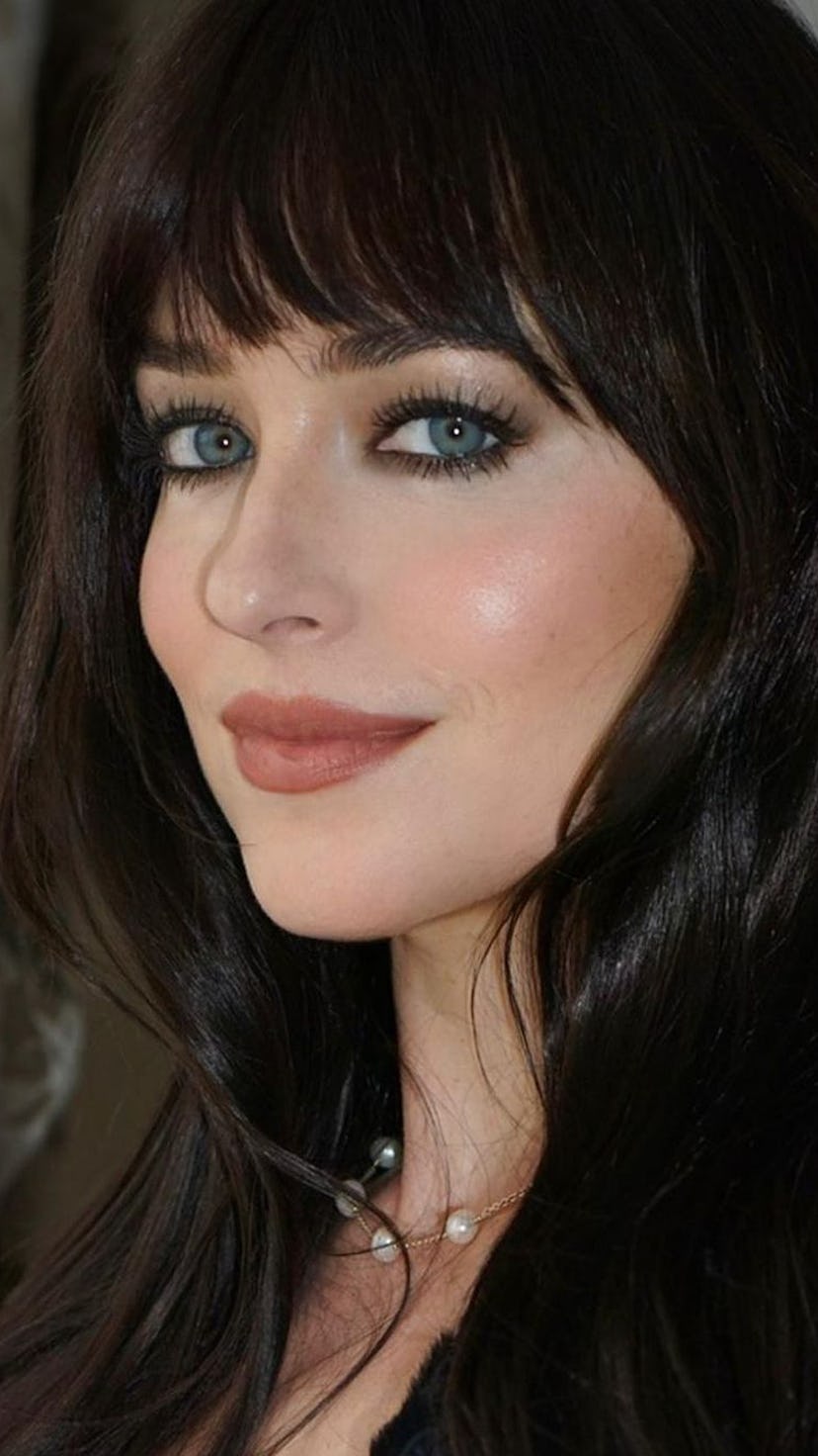 Dakota Johnson smoky eye makeup Milan Fashion Week FW23
