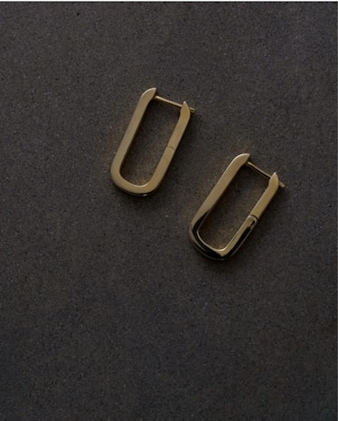 The U Earrings in Gold 