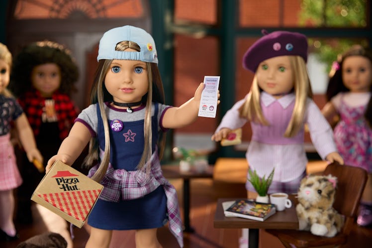 The American Girl '90s historical dolls come with a Pizza Hut set inspired by '90s trends. 