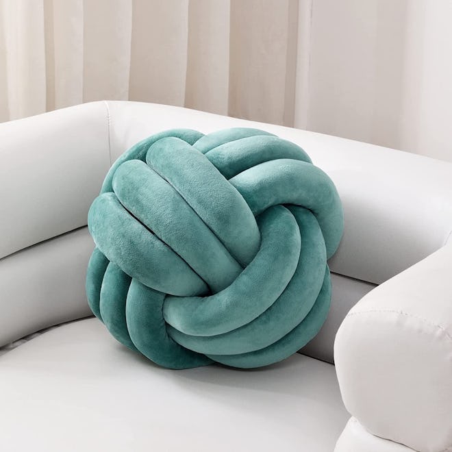 Sioloc Soft Knot Ball Pillow