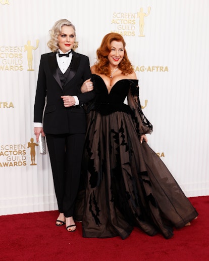 Elaine Hendrix and Lisa Ann Walter arrives at the 29th Annual Screen Actors Guild Award
