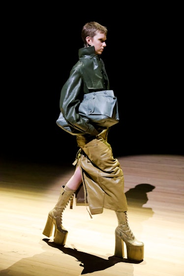 Fashion News: Celebs. at Louis Vuitton, Marc Jacobs' NYFW Plan – WWD