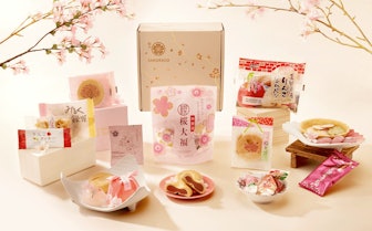 Sakuraco "Valentine's Bliss" Snack Box