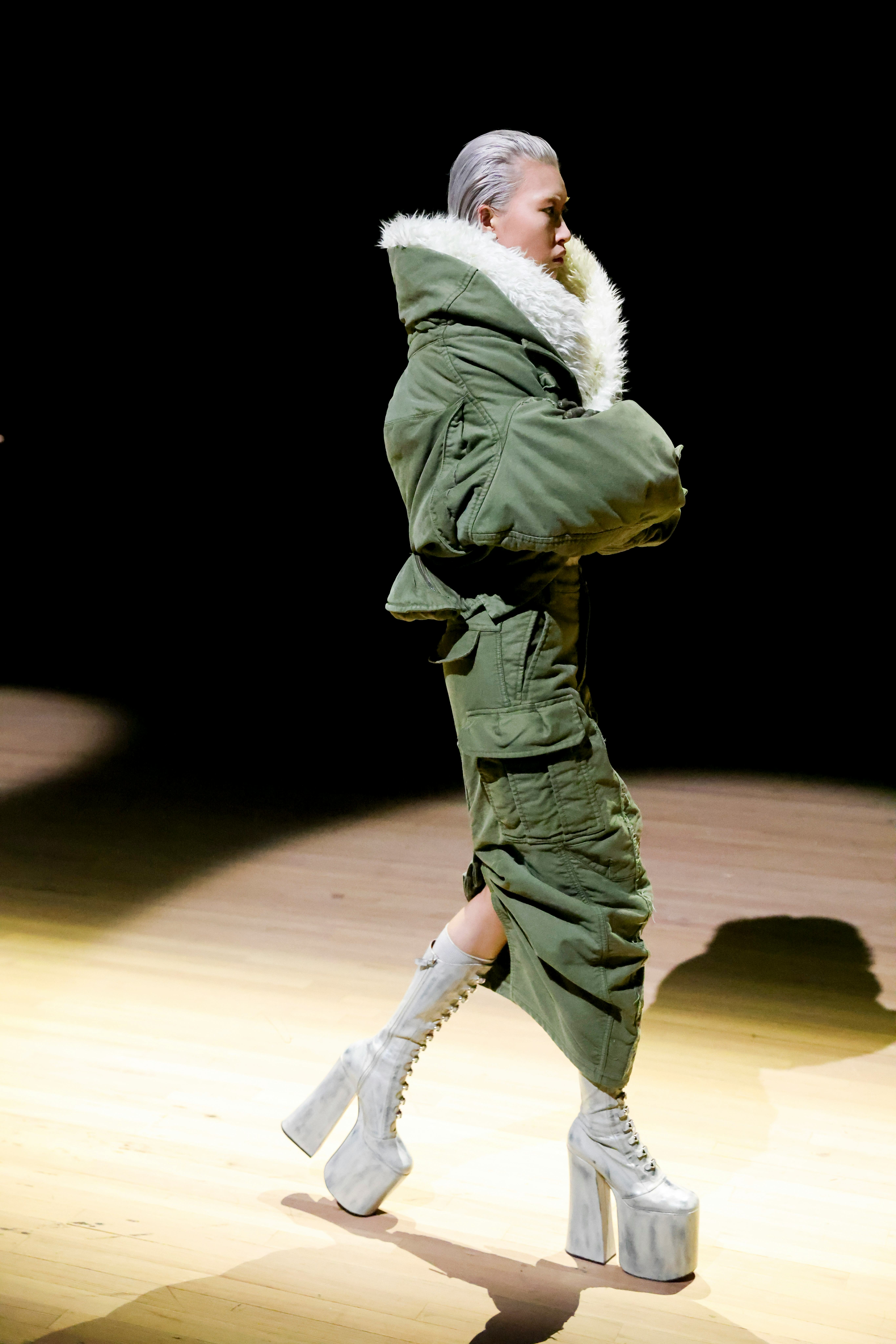 Marc Jacobs Fall 2023 Review: A Sky-High Tribute to Vivienne