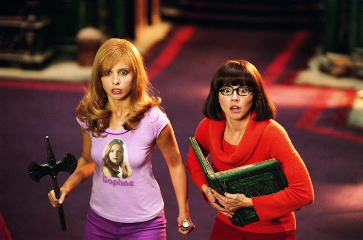 Sarah Michelle Gellar revealed a kiss between Daphne and Velma was deleted from 'Scooby-Doo.'