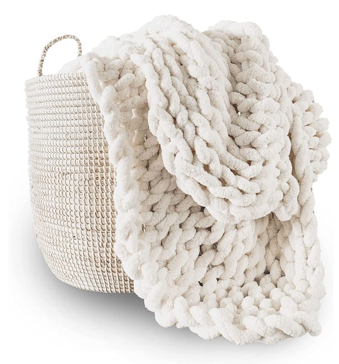 Adyrescia Chunky Knit Blanket
