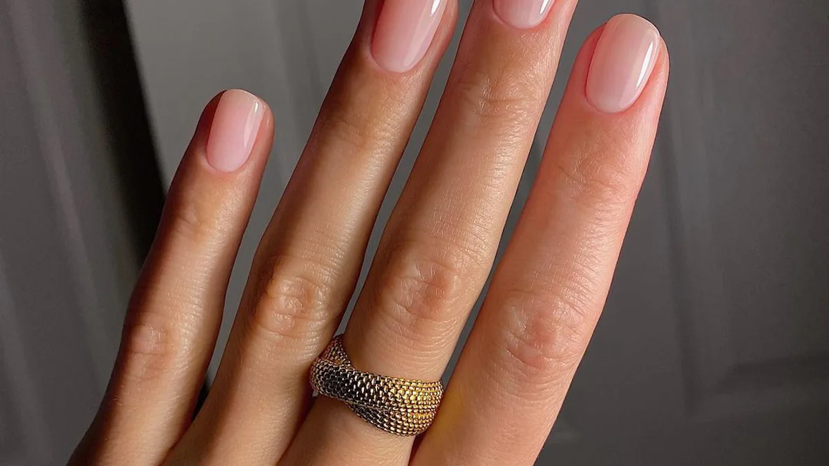Lip Gloss Nails Are 2023's Answer To Glazed Donut Nails Lip Gloss Nails Are 2023's Answer To Glazed Donut Nails