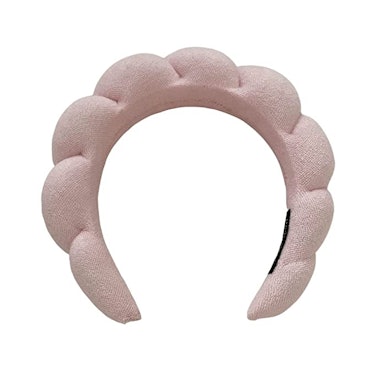 This Versed influencer headband dupe is available on Amazon in a light pink shade. 