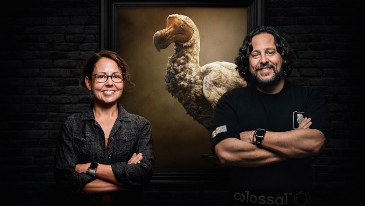 An image of Beth Shapiro and Ben Lamm in front of a dodo illustration.