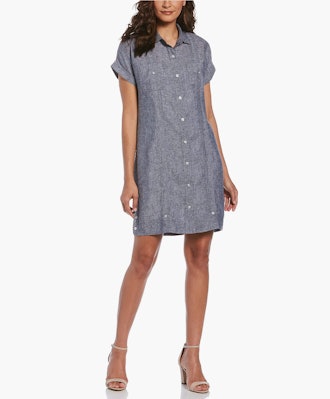 This short-sleeve linen shirt dress features a knee length, two chest pockets, and comes with an opt...