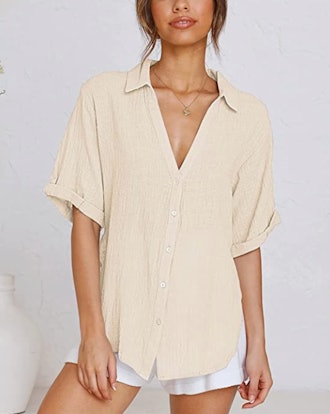 This short-sleeve button-down shirt is made of linen and cotton, and has a relaxed, drapey fit