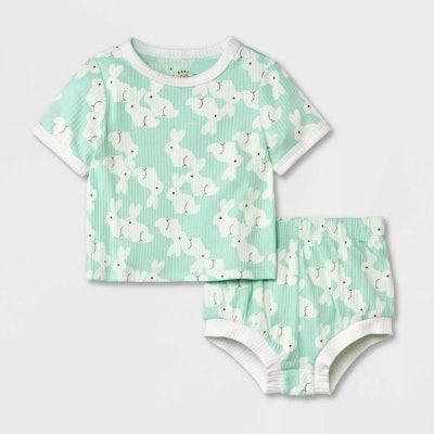 Shirt and bloomers set for babies, a cute option for kids easter outfits 2023