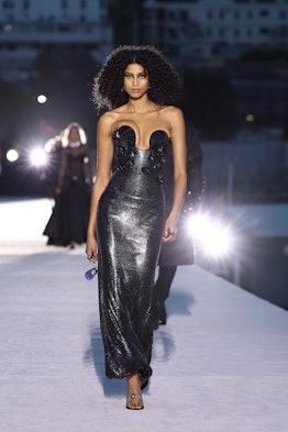 Versace Fashion show, Runway, Ready To Wear, Fall Winter 2023, Los Angeles,  Runway Look #003 – NOWFASHION