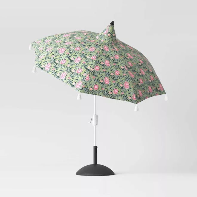 7.2' x 7.2' Scalloped Patio Market Umbrella Blush Garden