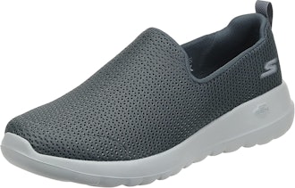 With a springy insole and stretchy, breathable mesh upper, these walking shoes are perfect for those...
