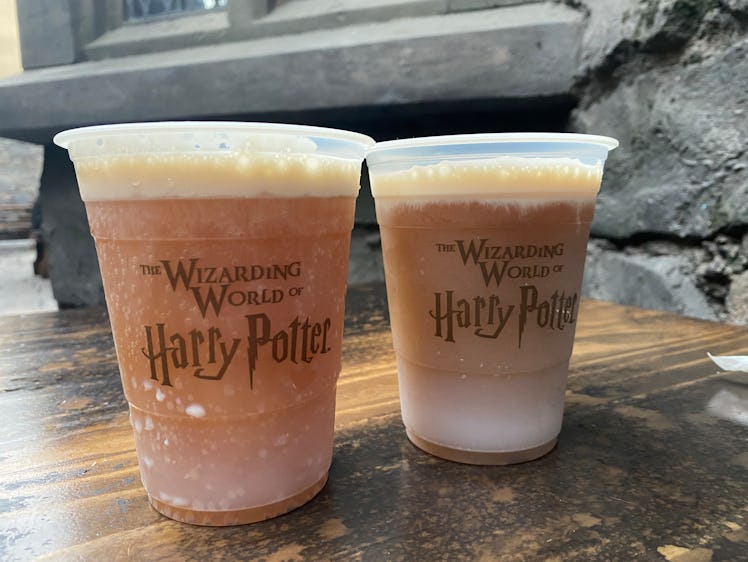 I tried the vegan Butterbeer from Universal Studios Wizarding World of Harry Potter with a non-dairy...