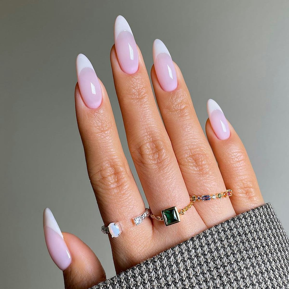French Tips That Bring Softness to Your Nails