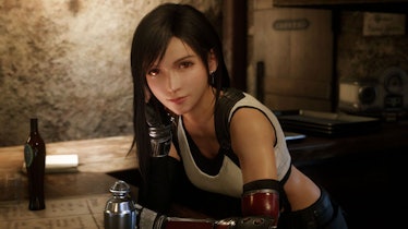 Tifa tends bar in FF7 Remake.