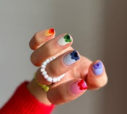 Spring 2023 floral nail art 