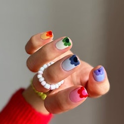 Spring 2023 floral nail art 