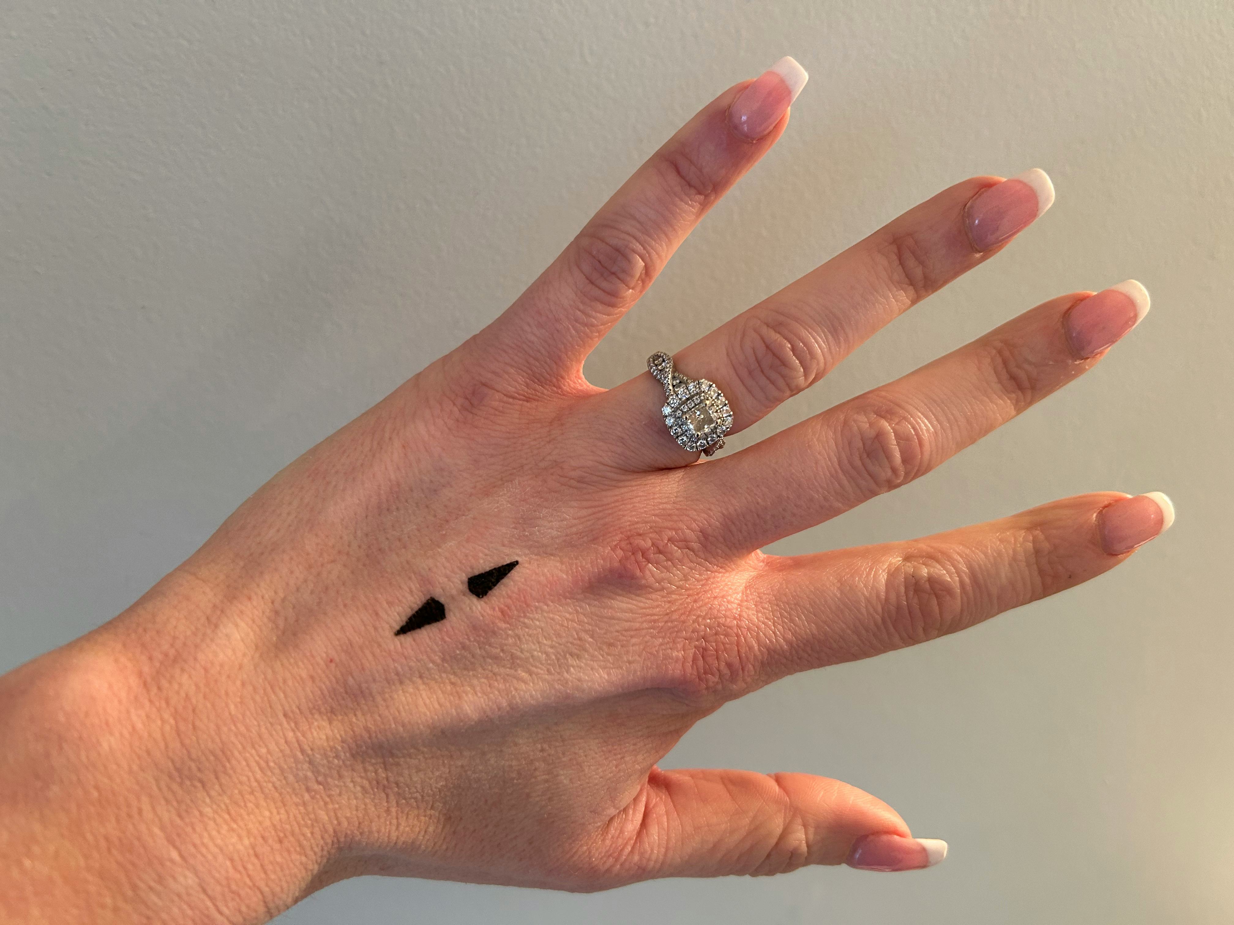 The Best Winged Eyeliner Stamps, According To A Beauty Editor