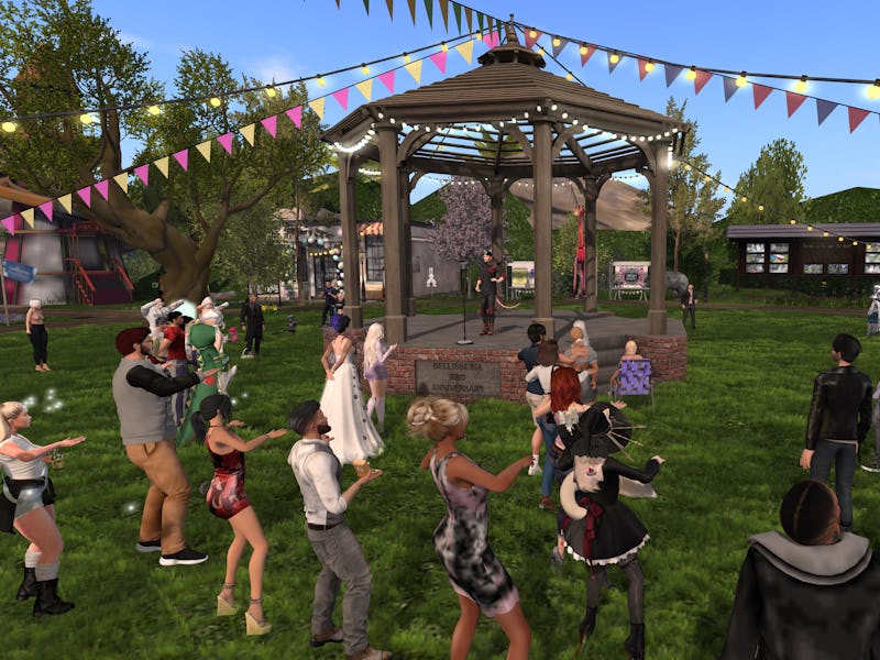 An outdoor event in Second Life.