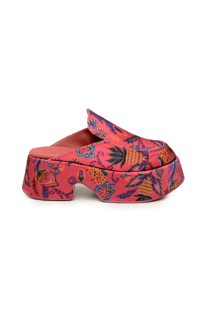 Clogs Are The 2022 Shoe Trend I'm Doubling Down On For Spring