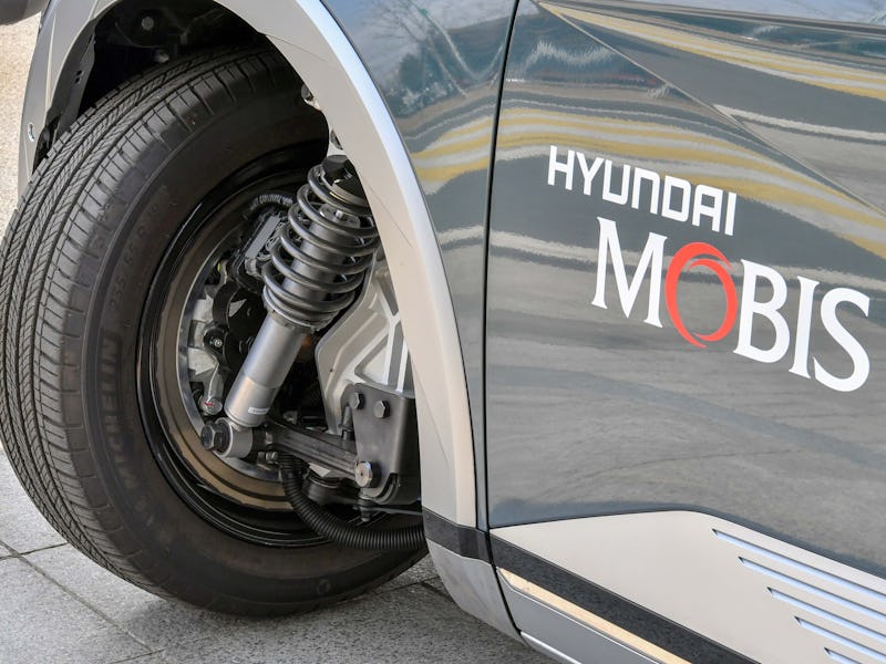 Hyundai's In-Wheel System that allows for individually articulating wheels