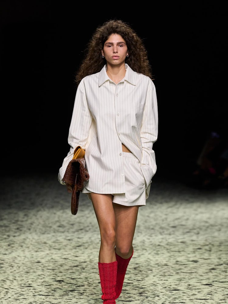 a look from Bottega Veneta fall 2023 runway