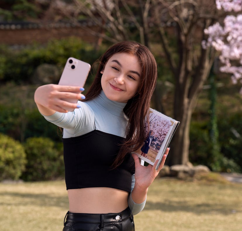 still from Netflix's XO Kitty, To All The Boys spinoff series