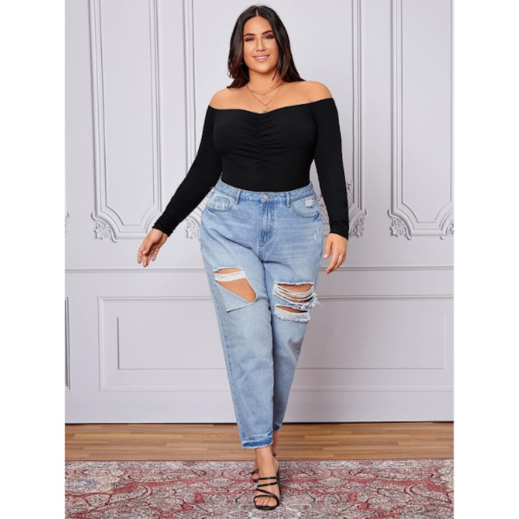 WDIRARA Off The Shoulder Ruched Bodysuit 