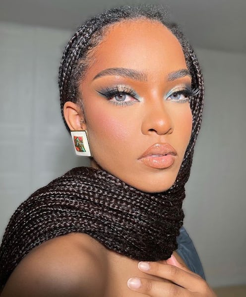 Diamond lips, a mix of clear lip gloss & glitter, are the latest TikTok makeup trend.