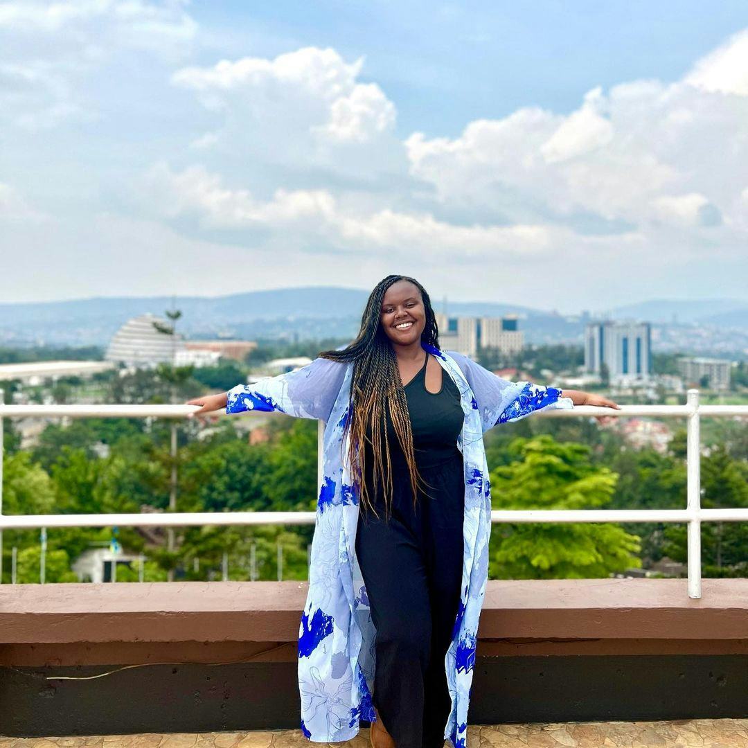 Travel influencer Christina Jane shares the best beach vacation hairstyles for Black women with natu&hellip;