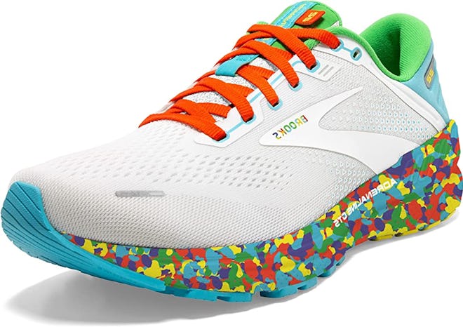 Designed with guardrails, these running shoes with ankle support offer great stability.