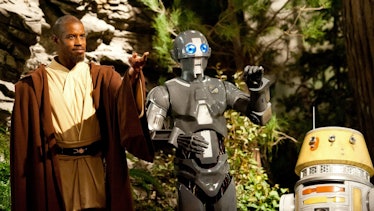 Kelleran Beq (Ahmed Best) hosts Jedi Temple Challenge alongside his droid co-host, AD-3 (Mary Hollan...