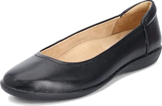 With a ballet flat design, these shoes with ankle support have cushioning and contoured support.