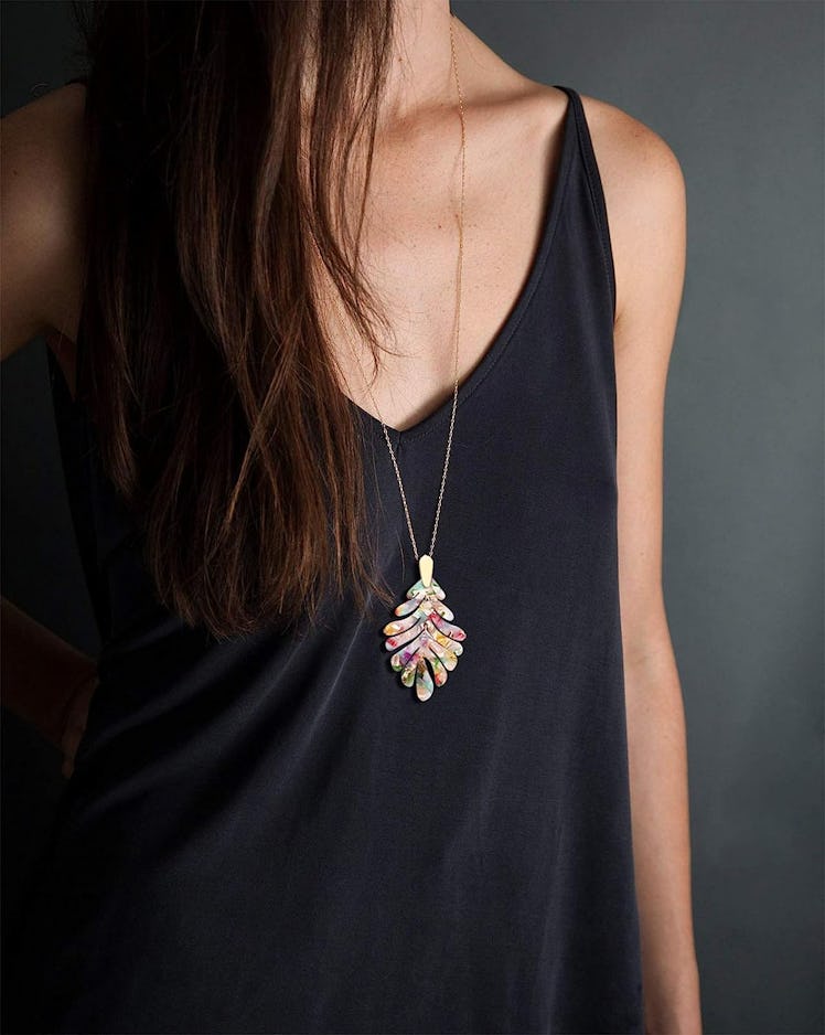 ARATLENCH Acrylic Pendant Necklace
