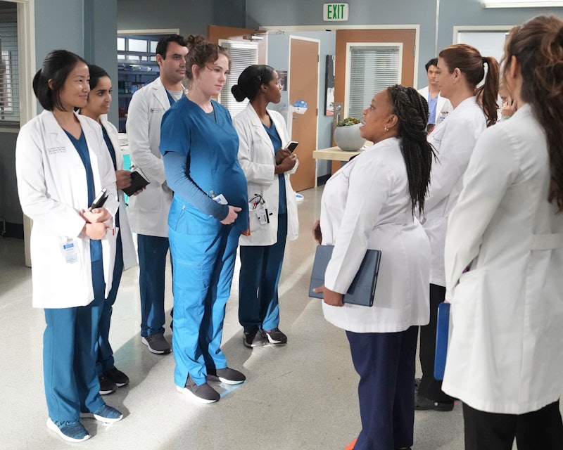 Chandra Wilson and Kate Walsh meet with guests on 'Grey's Anatomy.' Photo via ABC 