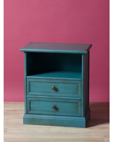 This nightstand is Taylor Swift eras home decor for her debut era. 